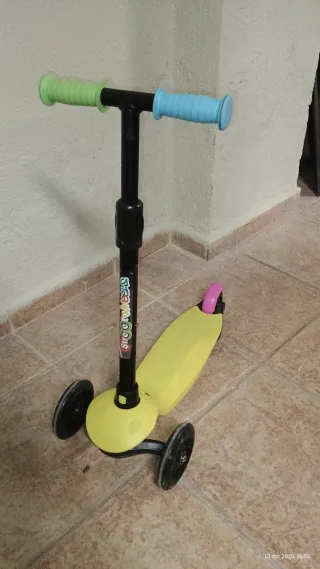 Patín 3 ruedas infantil luminoso