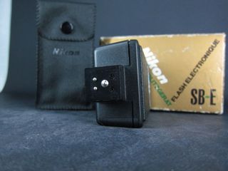 Flash Nikon Speedlight SB-E Nikon EM FM FE