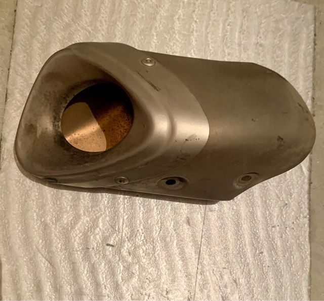 Embellecedor escape Yamaha