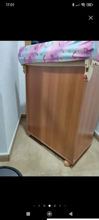 Mobile per fasciatoio per neonati in legno