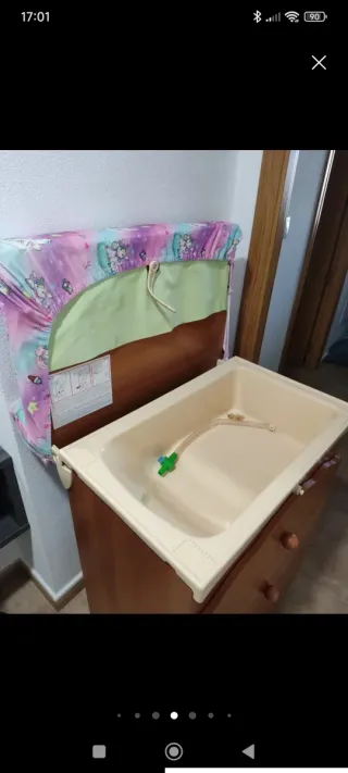 Mobile per fasciatoio per neonati in legno