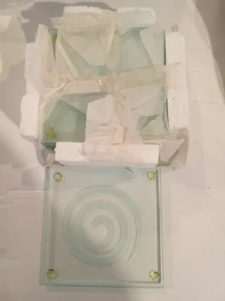 Set sottobicchieri e bottiglia in vetro