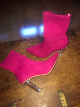 Botines fucsia punto elástico tacón transparente