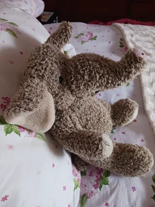 Elefante de peluche suave
