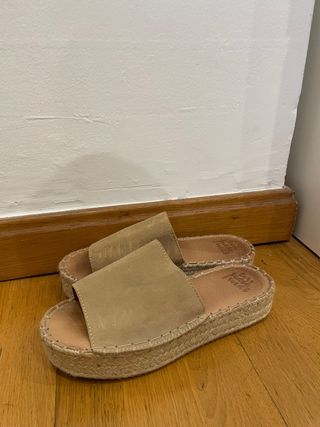 Sandalias beige plataforma talla 38