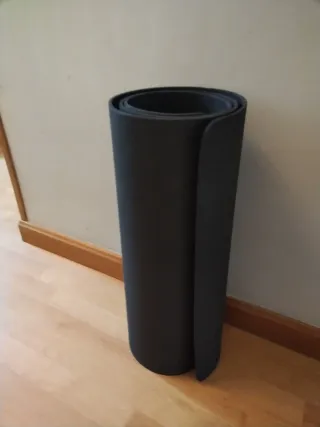 Esterilla Yoga Negra Enrollada