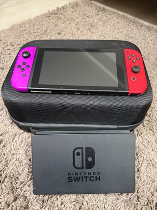 Consola Nintendo Switch Morado y Rojo
