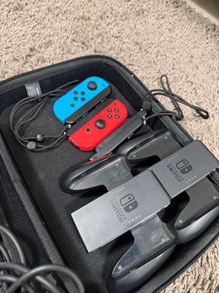 Consola Nintendo Switch Morado y Rojo