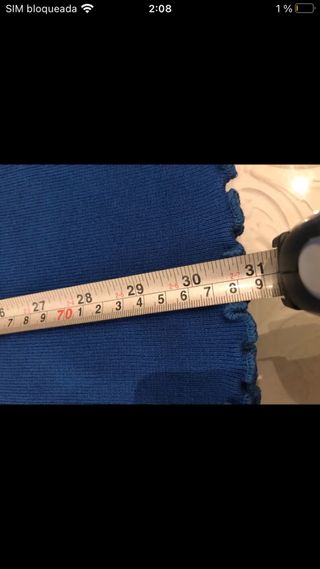 Vestido azul y pendientes strativarius