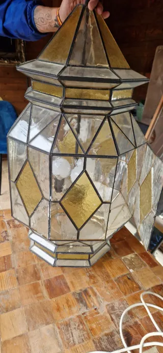 Lámpara de cristal y metal dorada