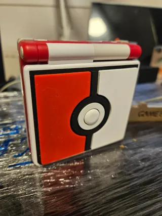 Nintendo Game Boy Advance SP Pokeball