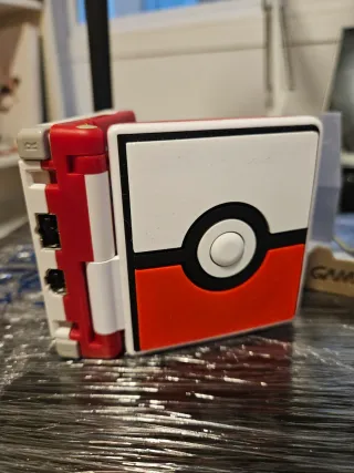 Nintendo Game Boy Advance SP Pokeball