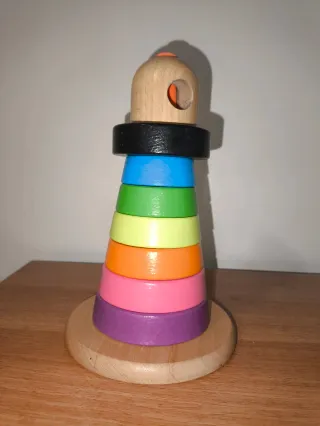 Construcción de madera con carrito y faro de ikea