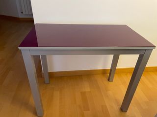 Mesa cristal morado extensible + 2 taburetes