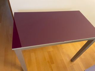 Mesa cristal morado extensible + 2 taburetes
