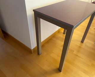 Mesa cristal morado extensible + 2 taburetes