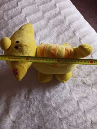 Dulce gatito de peluche amarillo