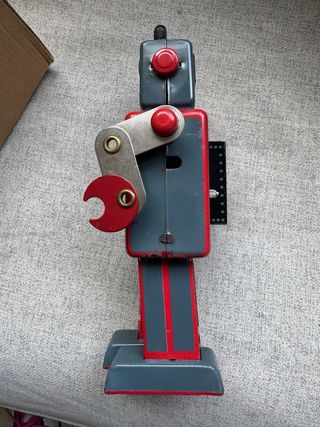 Robot de cuerda vintage gris y rojo