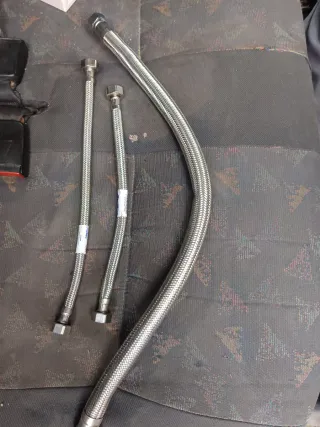 3 Latiguillos metálicos para fontanería