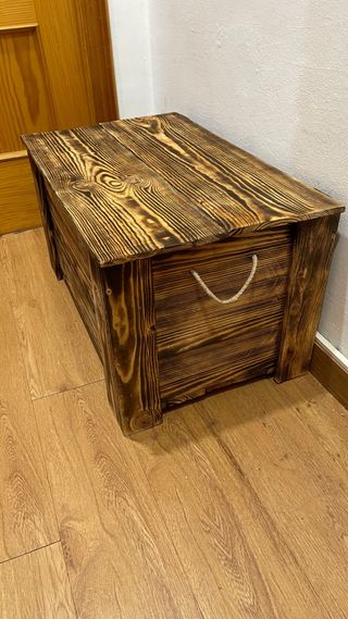 Baúl de madera rústico