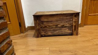 Baúl de madera rústico