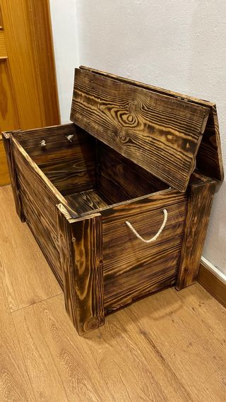 Baúl de madera rústico