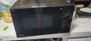 Microonde con grill Toshiba Nero