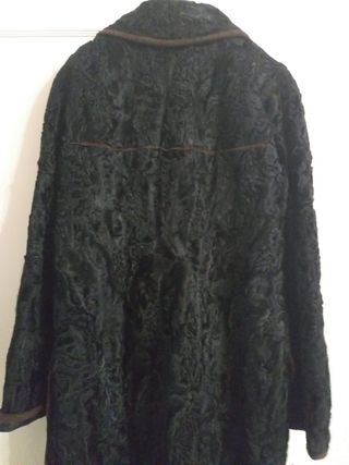 Abrigo de astracán negro