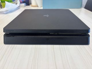 PS4 500GB con scatola + Giochi* + Controller + Supporti