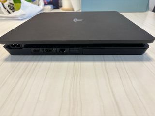 PS4 500GB con scatola + Giochi* + Controller + Supporti