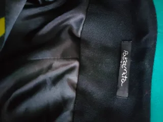 Abrigo negro estampado