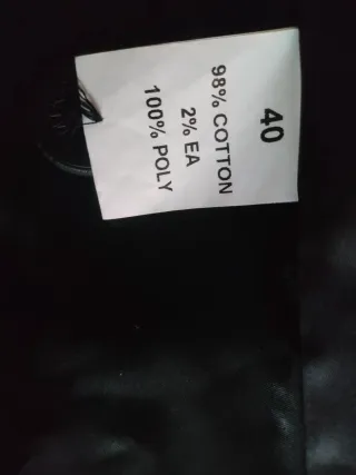 Abrigo negro estampado