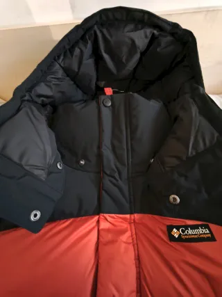 Abrigo Columbia Negro y Rojo Talla XL