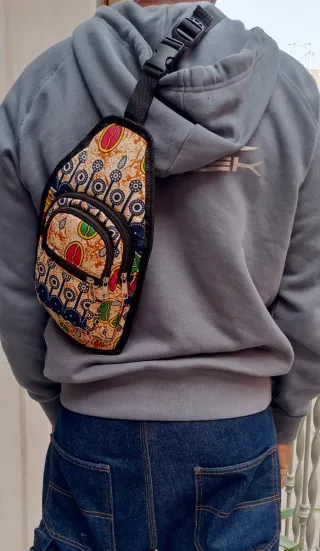 Riñonera bandolera estampada