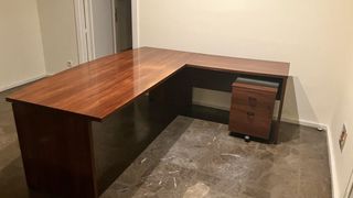 Mesa de oficina en L de madera