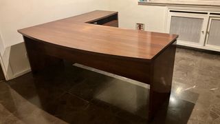 Mesa de oficina en L de madera