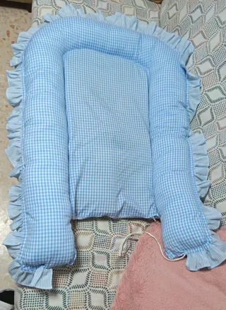 Cambiador para bebé azul a cuadros