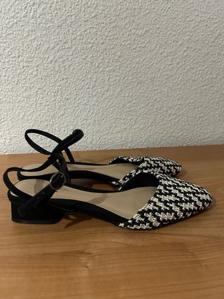 Sandalias planas con estampado