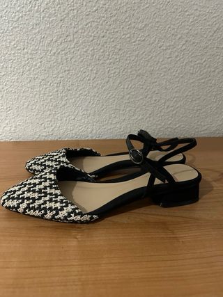 Sandalias planas con estampado