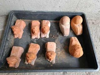 9 Supporti per vasi in terracotta