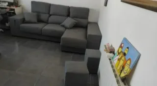 Divano modulare grigio in tessuto