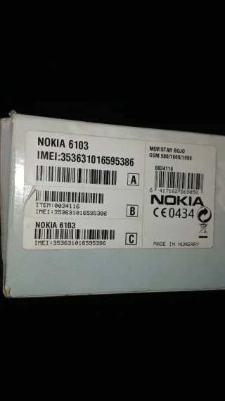 Nokia 6103 rojo - Carcasa dañada