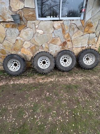 Llantas 15'' desplazadas con neumático.
