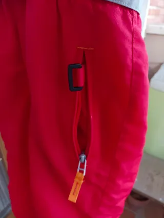 Mono de esquí rojo y gris 10 años