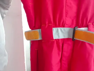 Mono de esquí rojo y gris 10 años