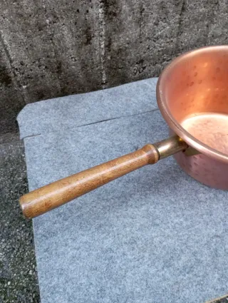 Paiolo in rame vintage con manico in legno