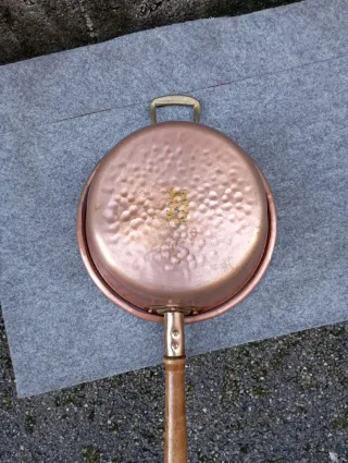 Paiolo in rame vintage con manico in legno