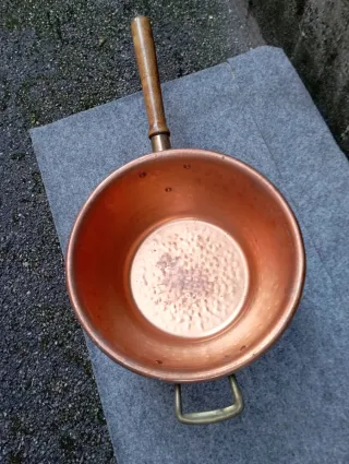 Paiolo in rame vintage con manico in legno