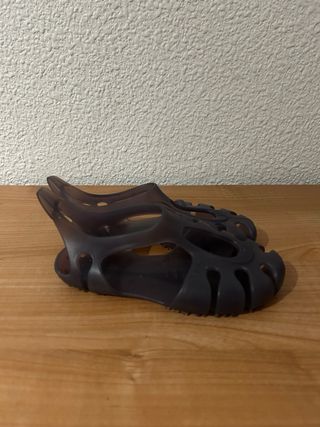 Chanclas cangrejeras negras