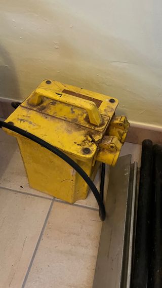 Sierra de corte DEWALT DW 743